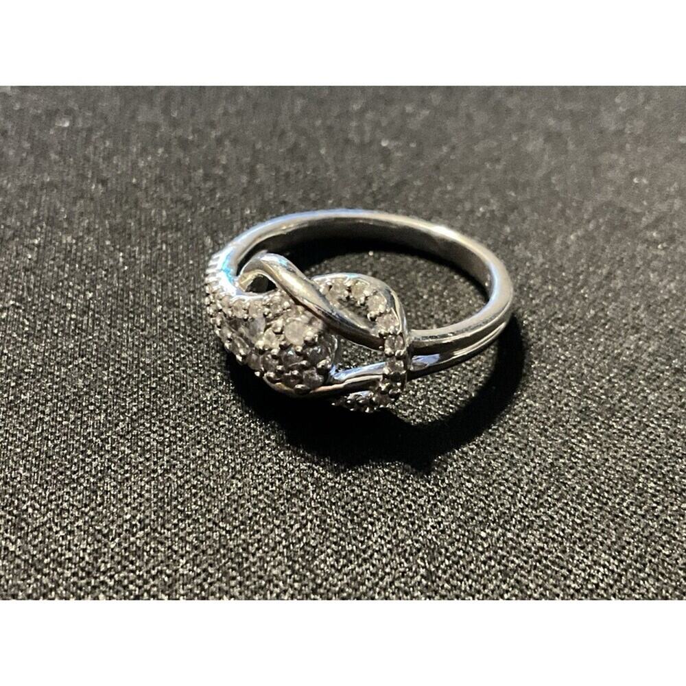 Size 7 Round Diamond Love Knot Ring 925